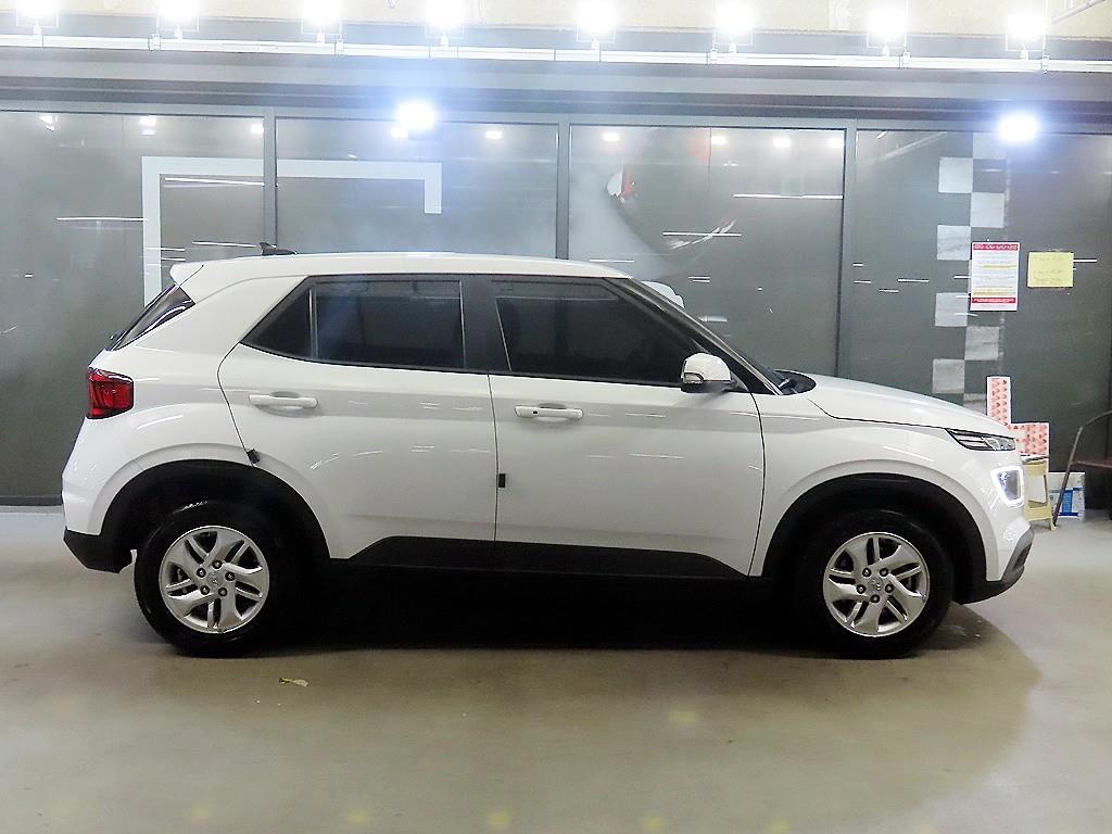 HYUNDAI Venue - Vista 3