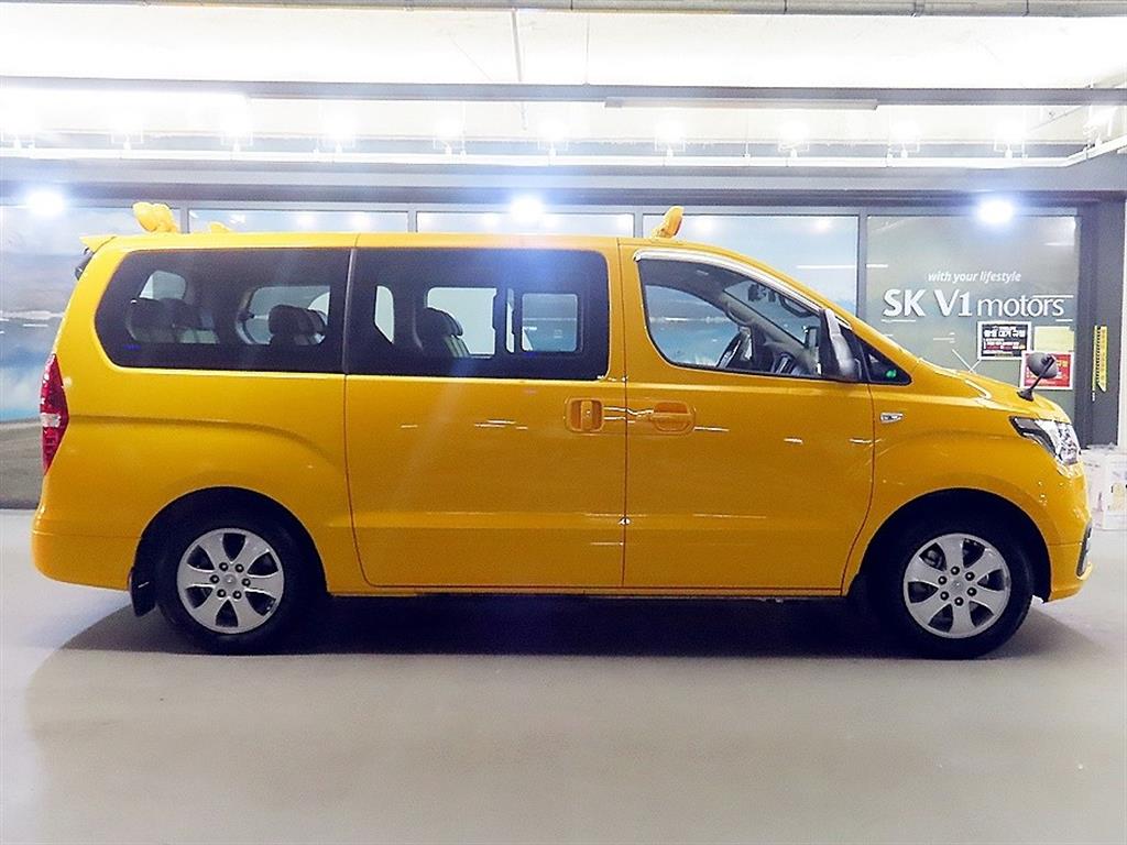 HYUNDAI Starex - Vista 3