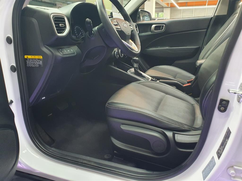 HYUNDAI Venue - Vista 6