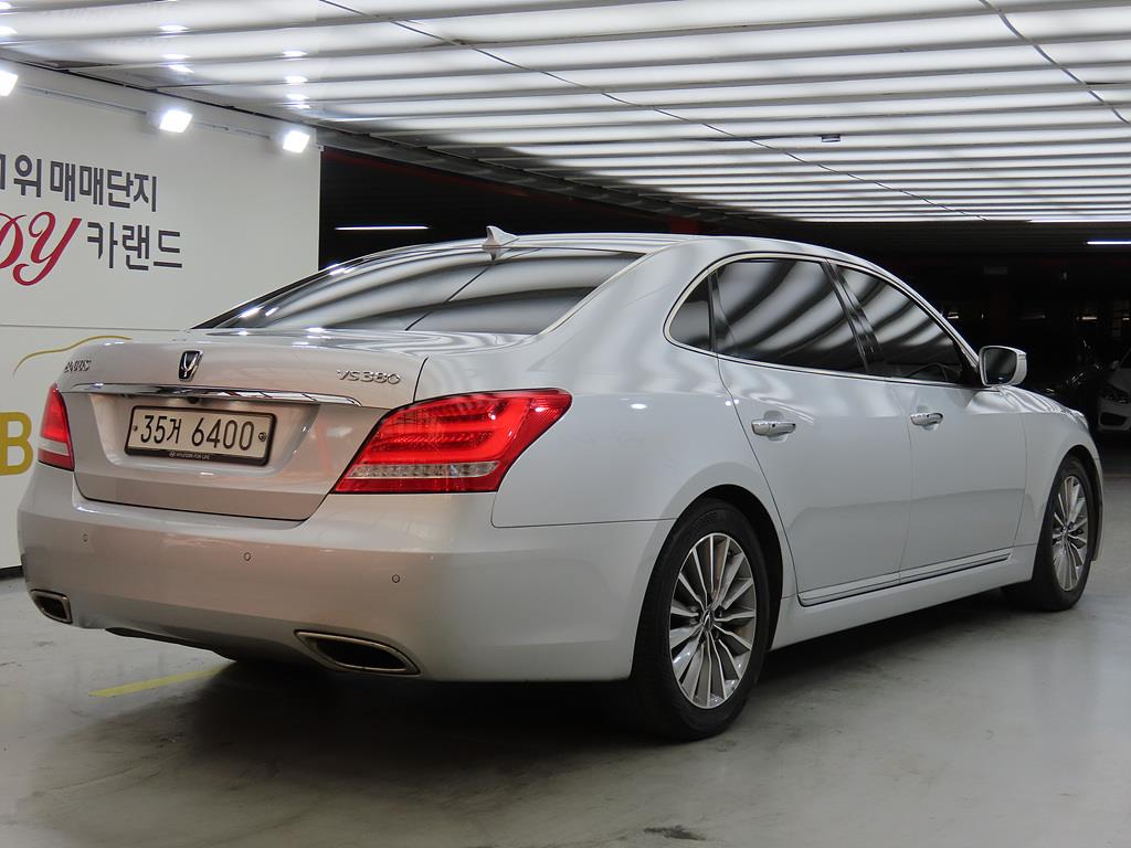 HYUNDAI Equus - Vista 3