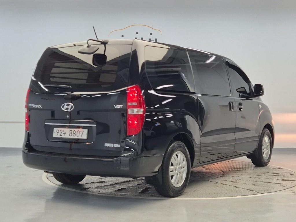 HYUNDAI Starex - Vista 3