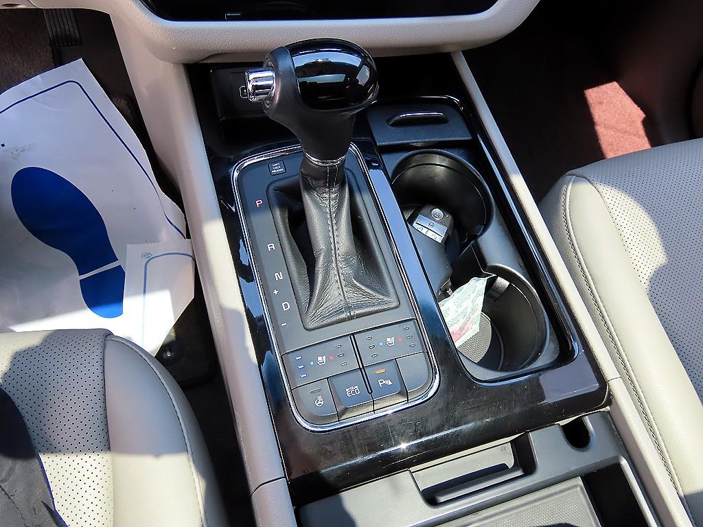 KIA Carnival - Vista 10