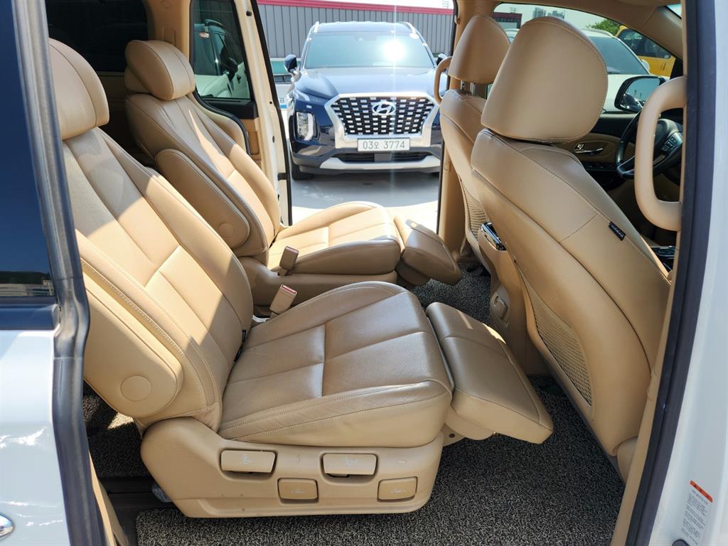 KIA Carnival - Vista 8