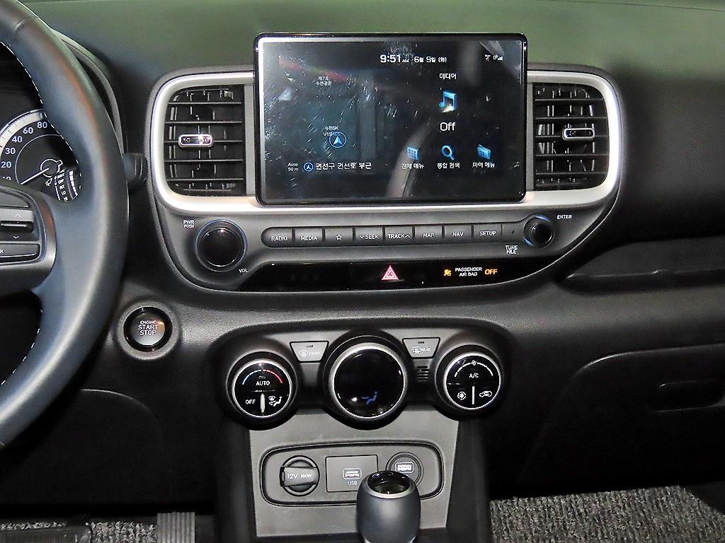 HYUNDAI Venue - Vista 11