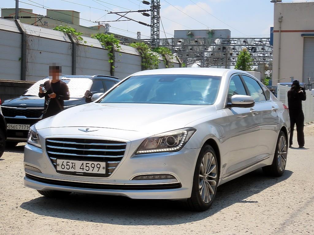 HYUNDAI Genesis - Vista 2