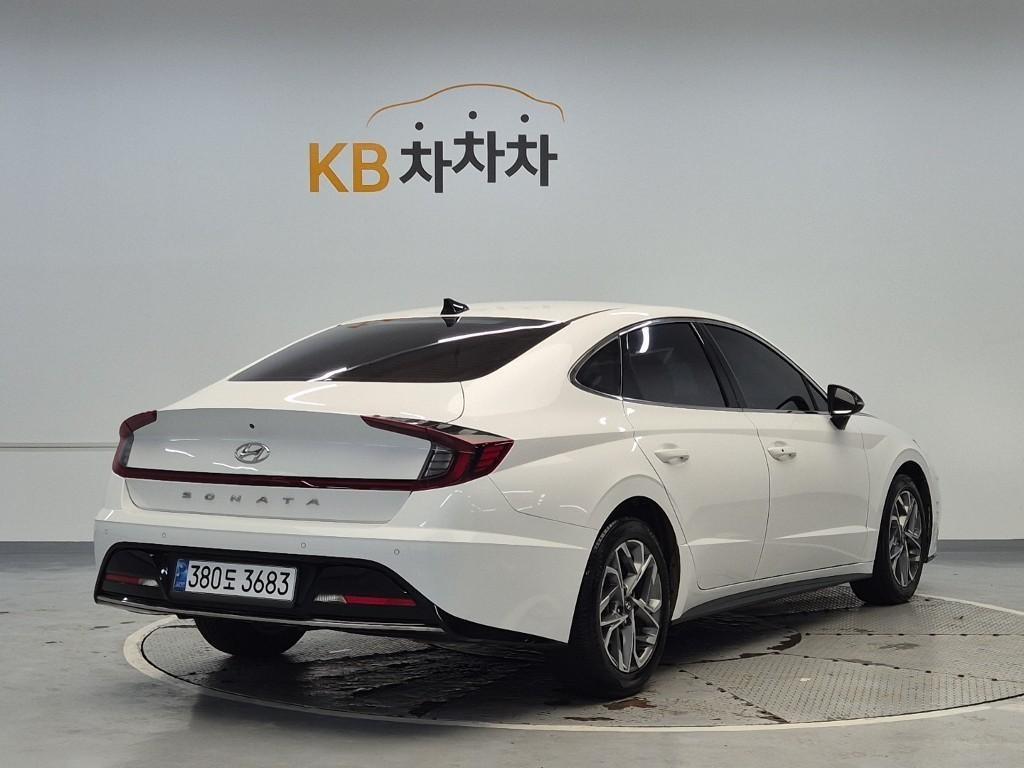 HYUNDAI Sonata - Vista 3