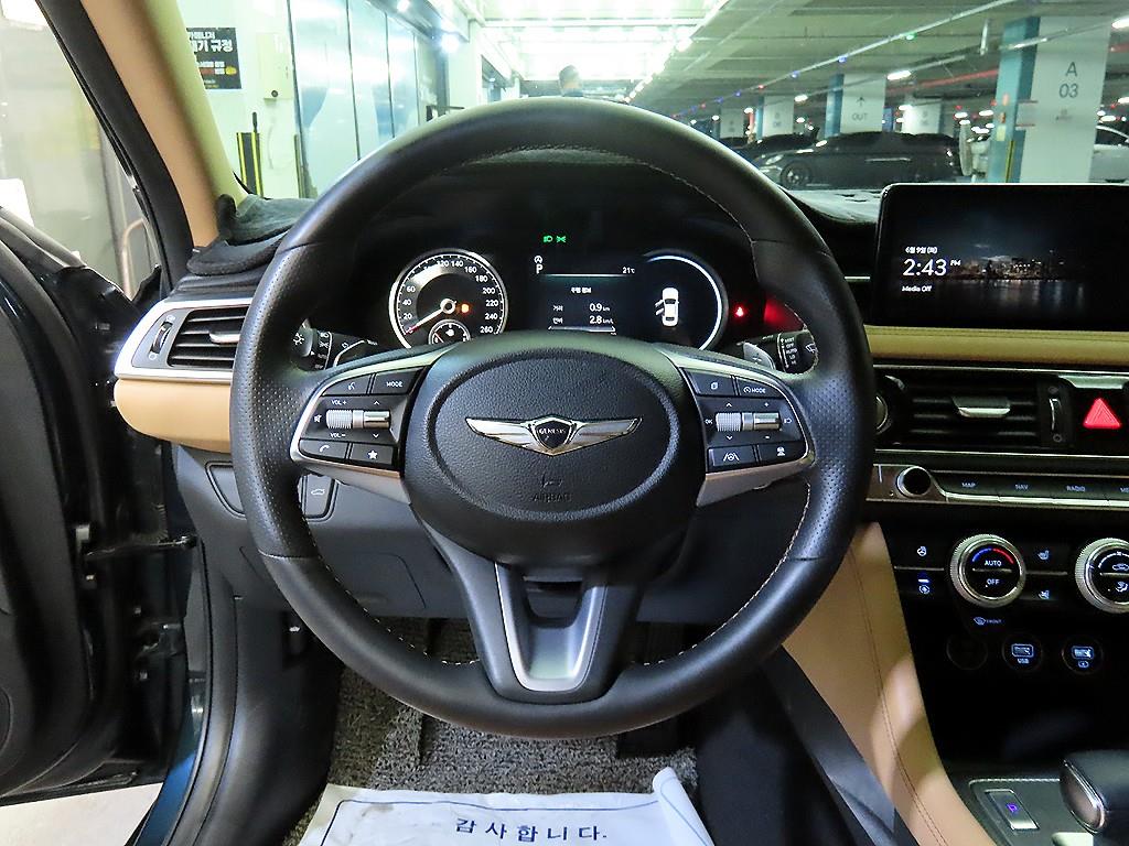Genesis G70 - Vista 8