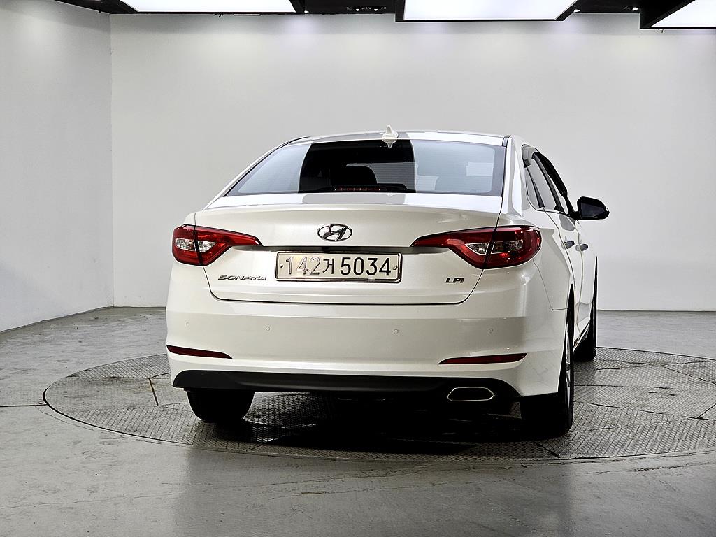 HYUNDAI Sonata - Vista 3