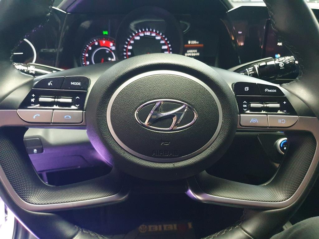 HYUNDAI Avante - Vista 8