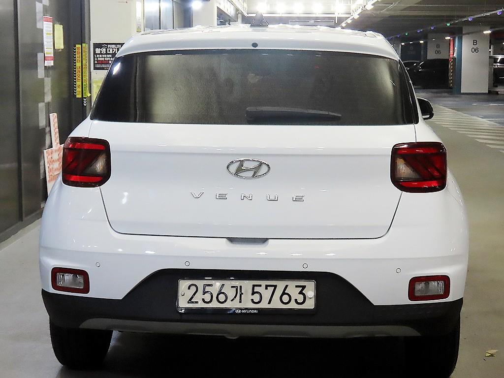 HYUNDAI Venue - Vista 5