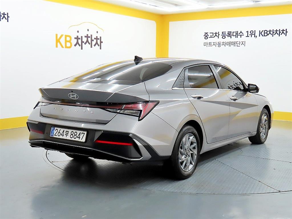 HYUNDAI Avante - Vista 4