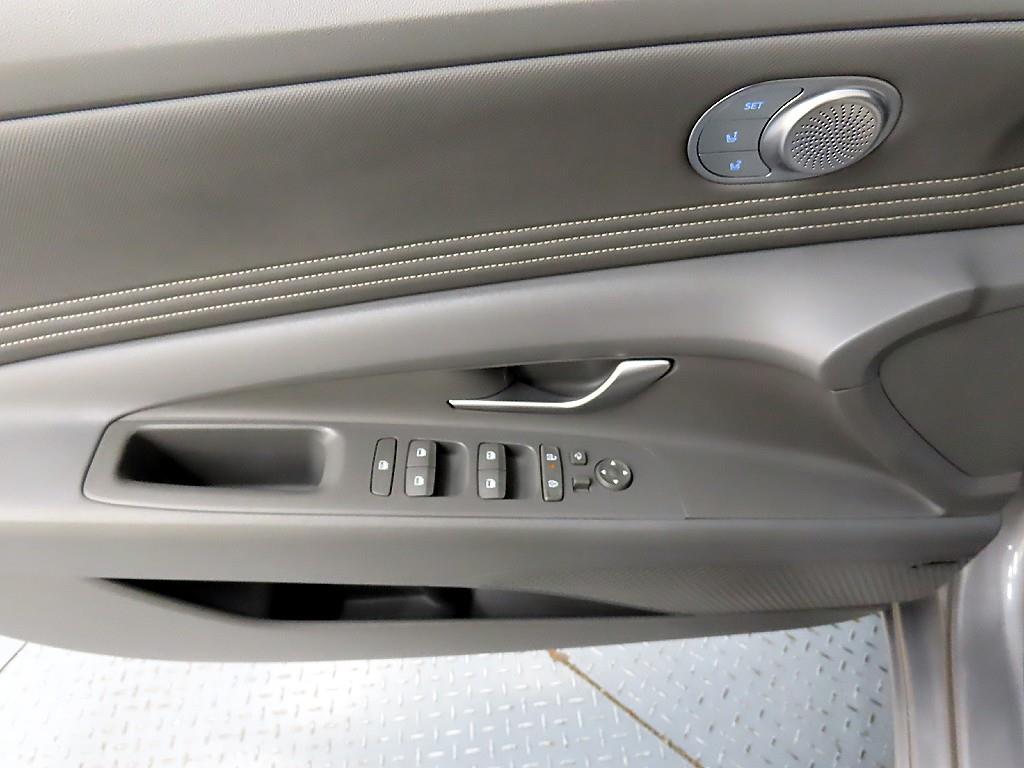 HYUNDAI Avante - Vista 11