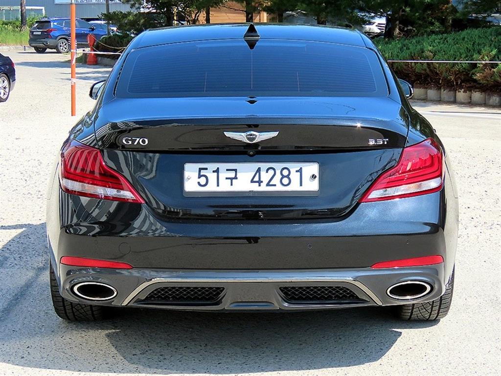 Genesis G70 - Vista 4