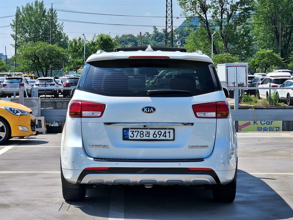 KIA Carnival - Vista 5