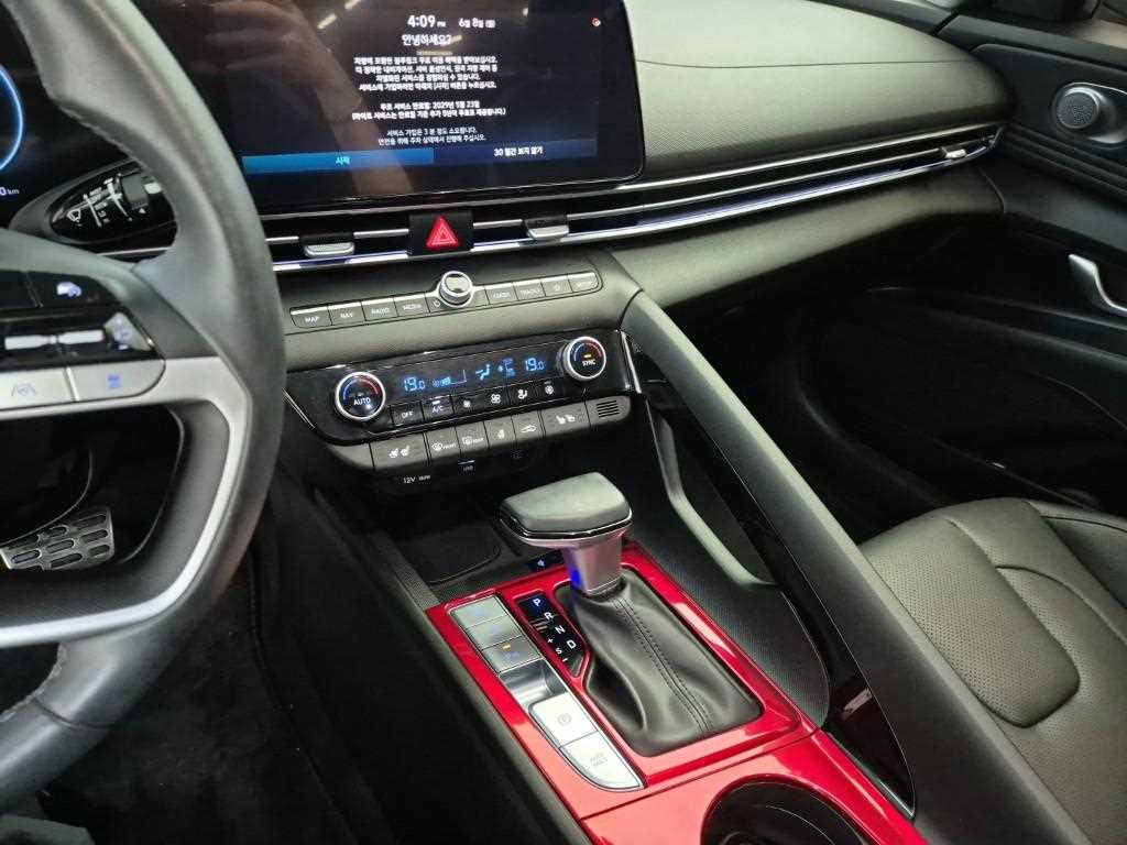 HYUNDAI Avante - Vista 10