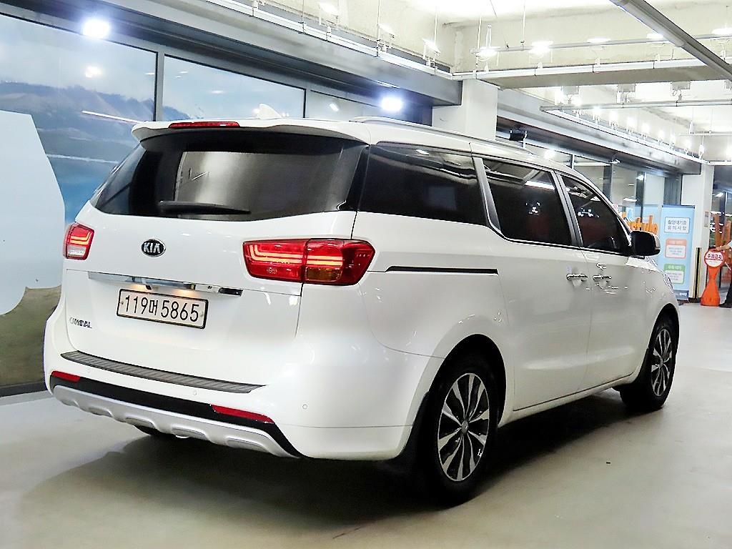 KIA Carnival - Vista 4