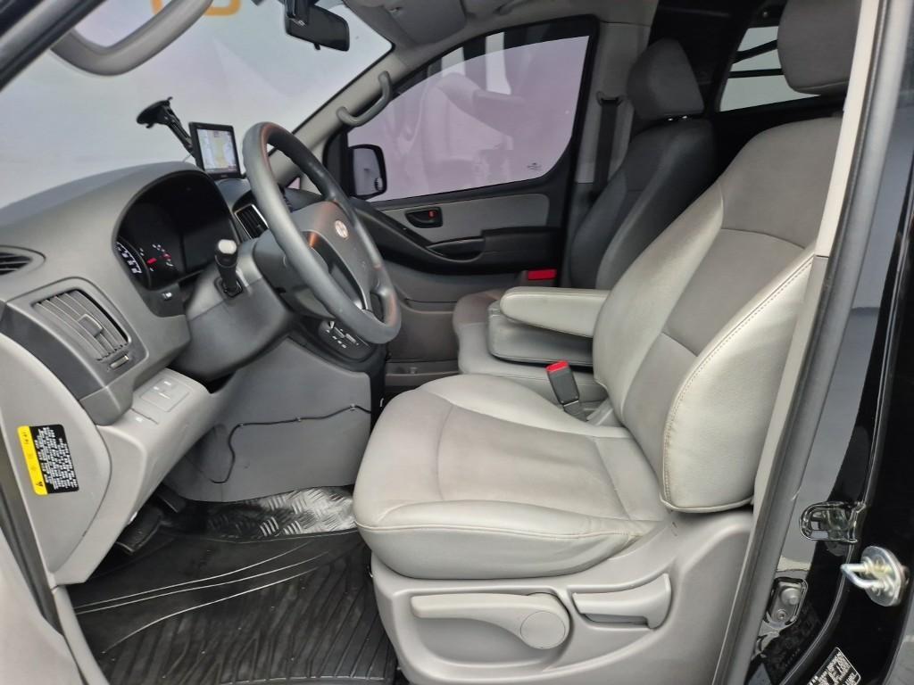 HYUNDAI Starex - Vista 11