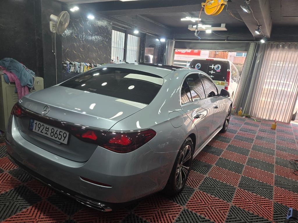 Mercedes Benz E class - Vista 4