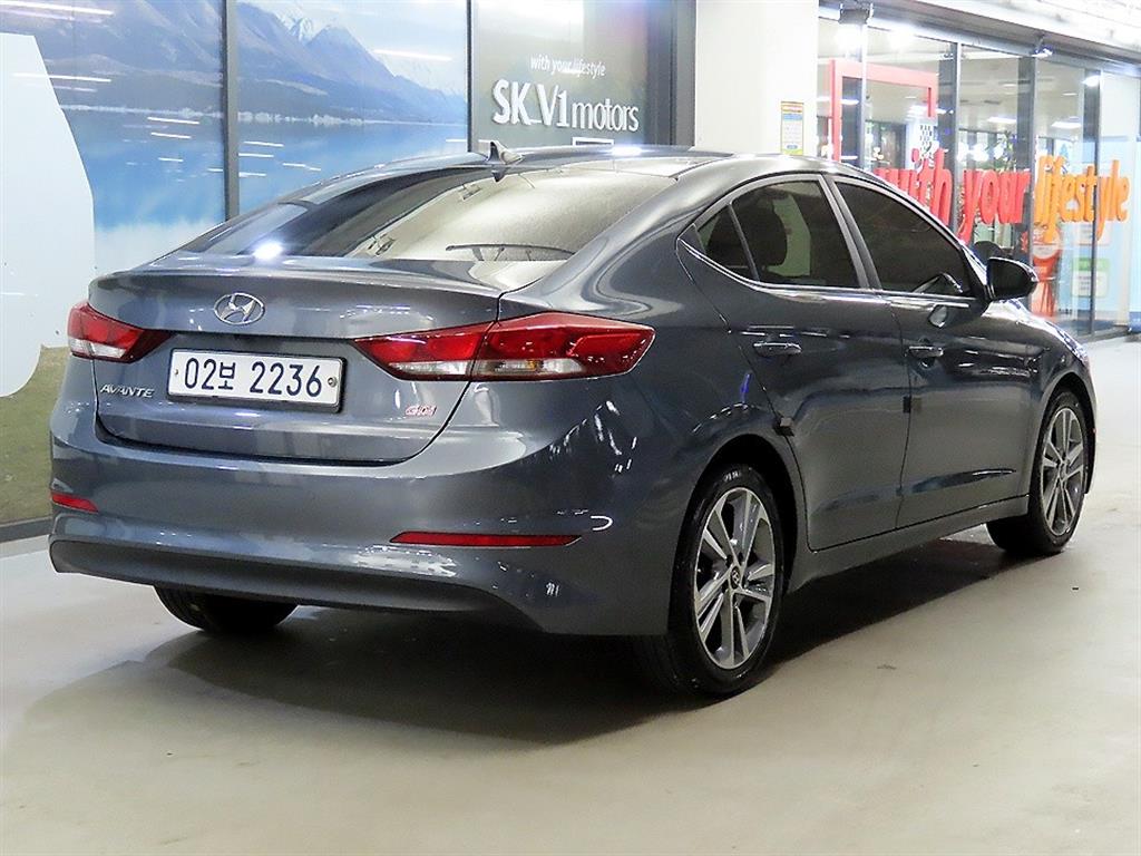 HYUNDAI Avante - Vista 4