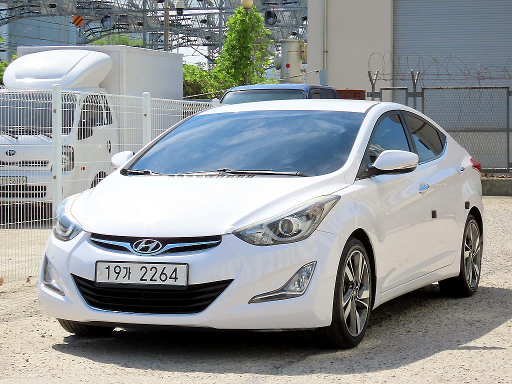 HYUNDAI Avante - Vista 2