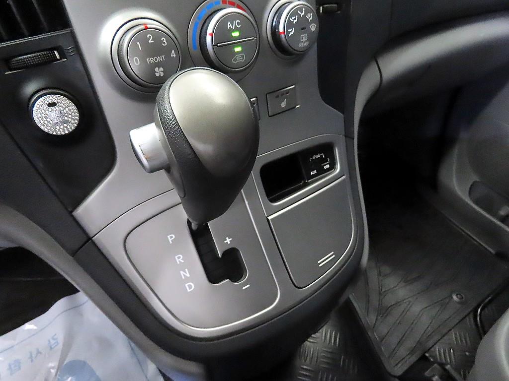 HYUNDAI Starex - Vista 12