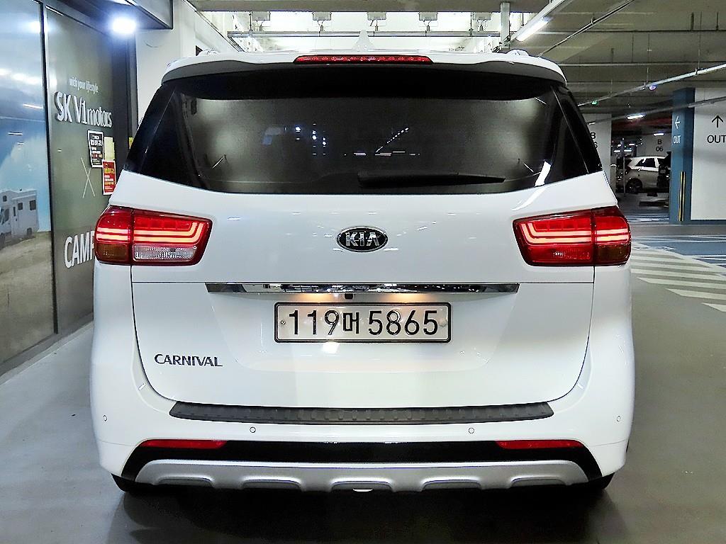 KIA Carnival - Vista 5