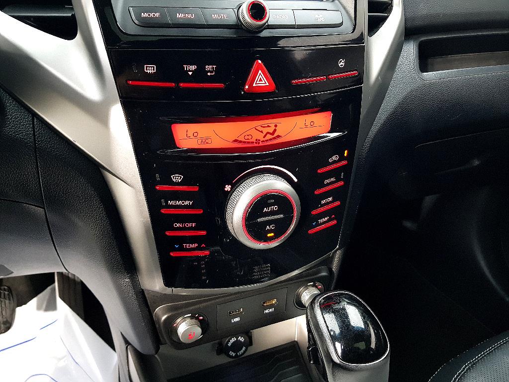 Ssangyong Tivoli - Vista 12