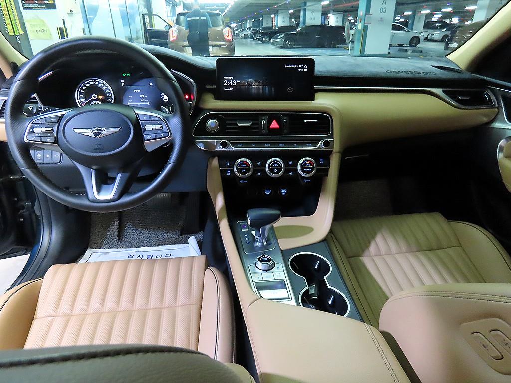Genesis G70 - Vista 10