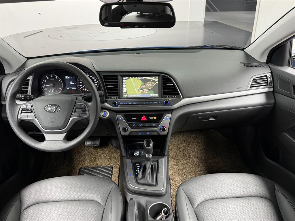 HYUNDAI Avante - Vista 7