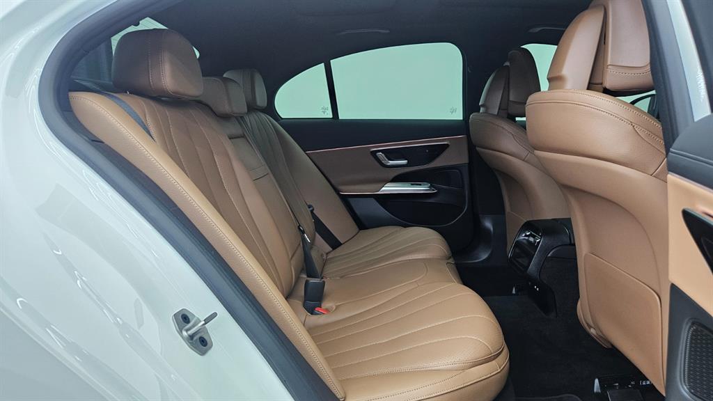 Mercedes Benz E class - Vista 12