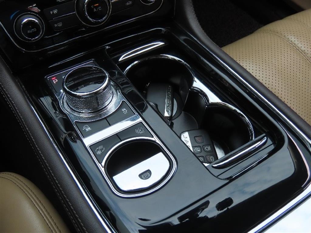 Jaguar XJ - Vista 11