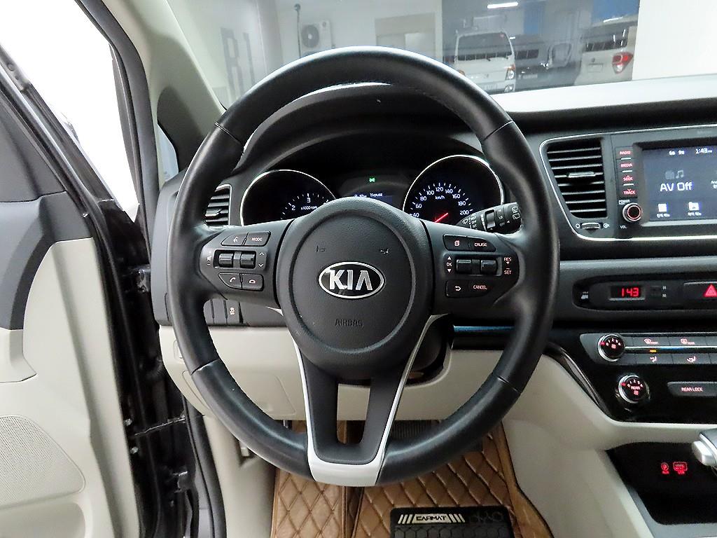 KIA Carnival - Vista 7