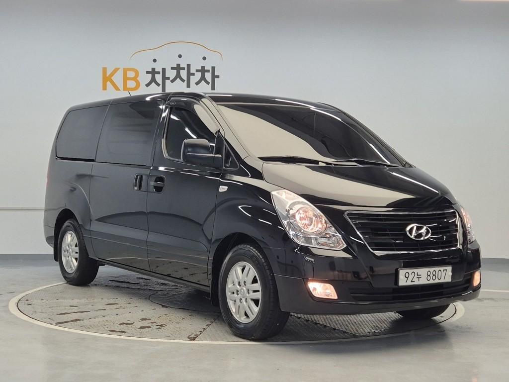 HYUNDAI Starex - Vista 4