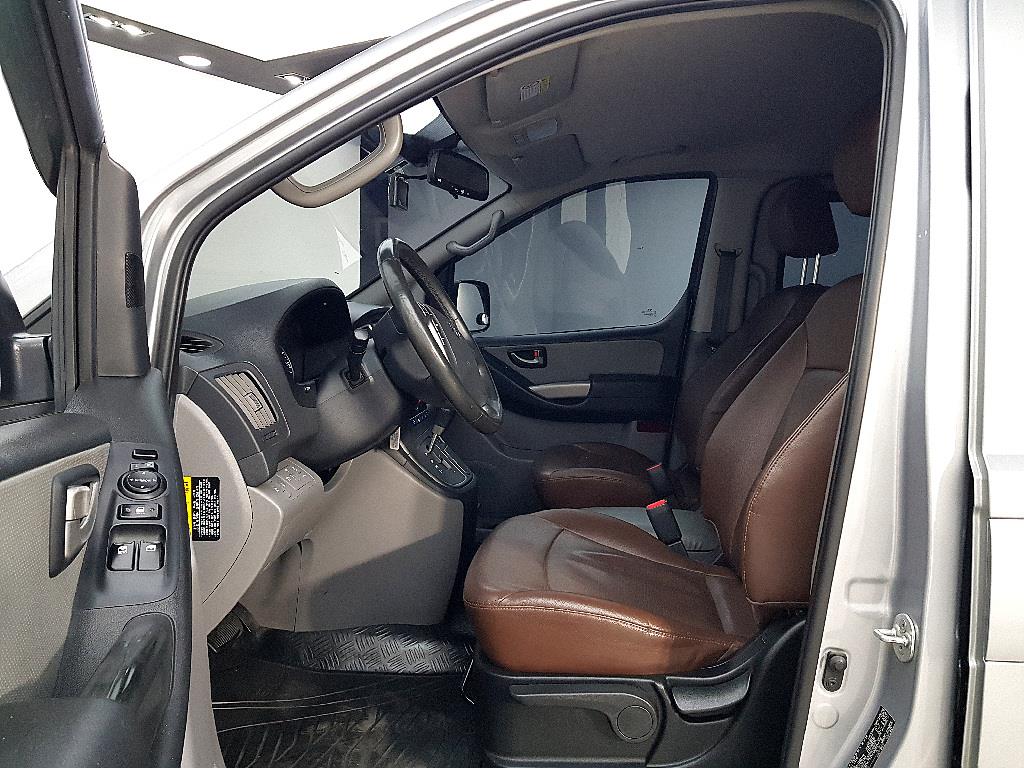 HYUNDAI Starex - Vista 8