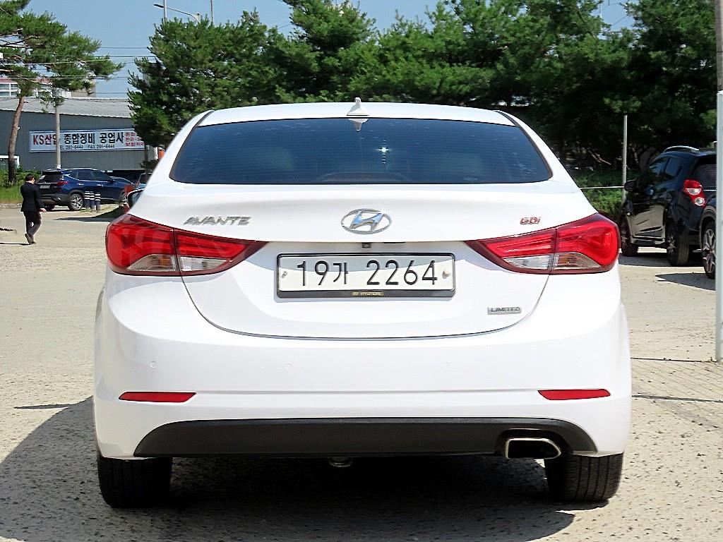 HYUNDAI Avante - Vista 4