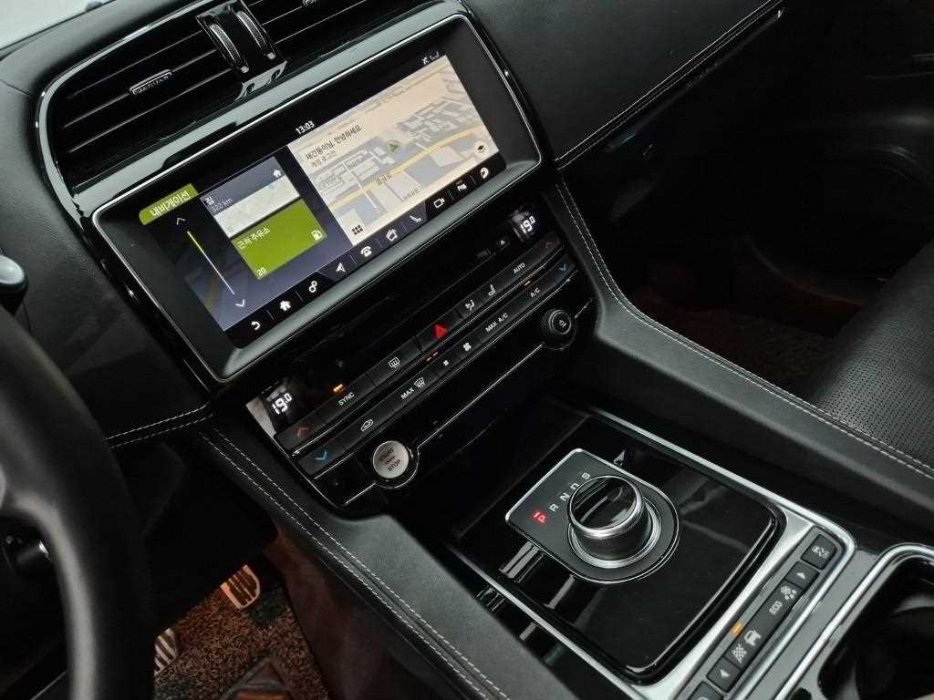 Jaguar F-PACE - Vista 10