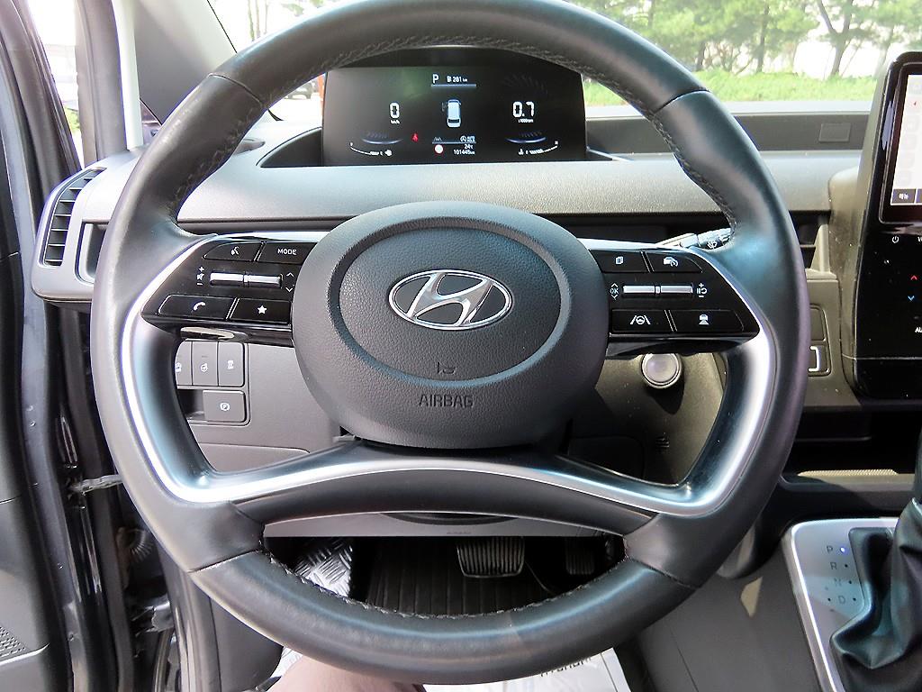 HYUNDAI Staria - Vista 8