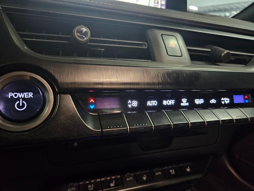 Lexus UX - Vista 12