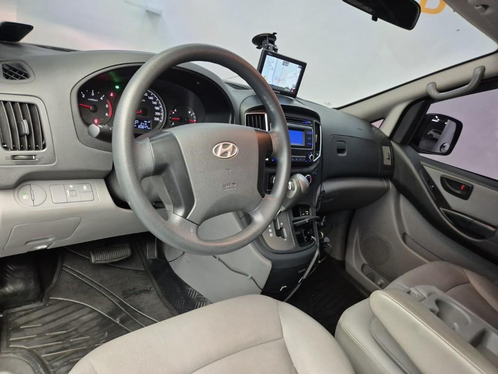 HYUNDAI Starex - Vista 7