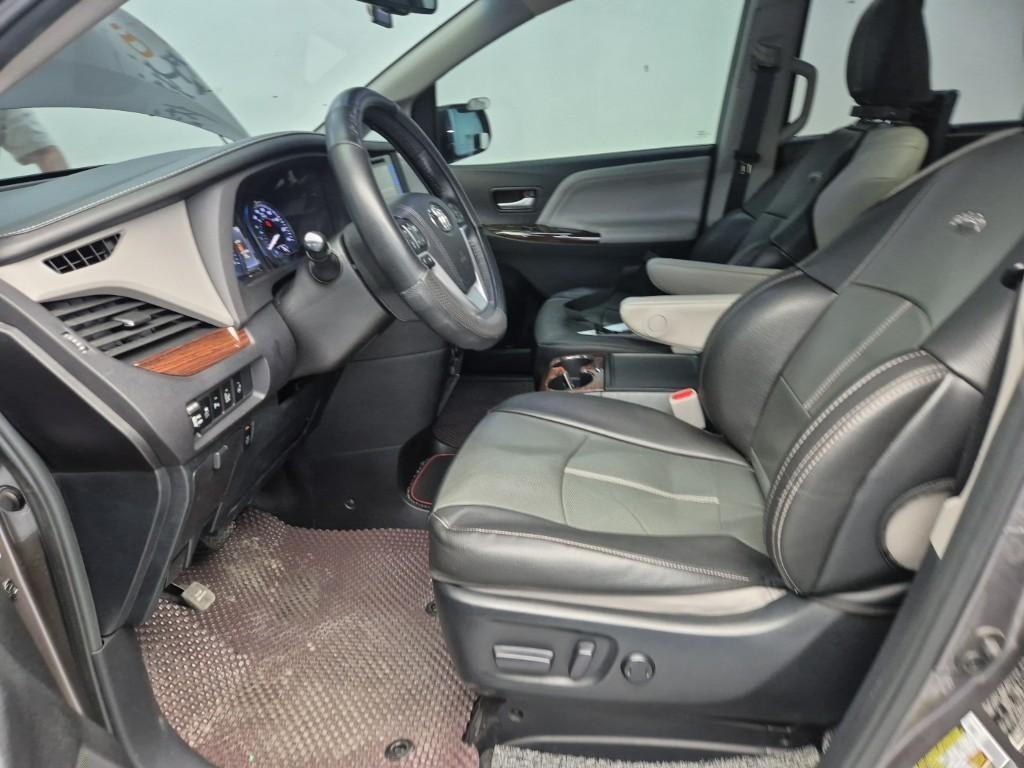 Toyota Siena - Vista 11