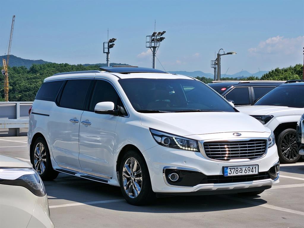 KIA Carnival 2017 Blanco - Importación desde Corea - HF Imports Iquique - Foto 1