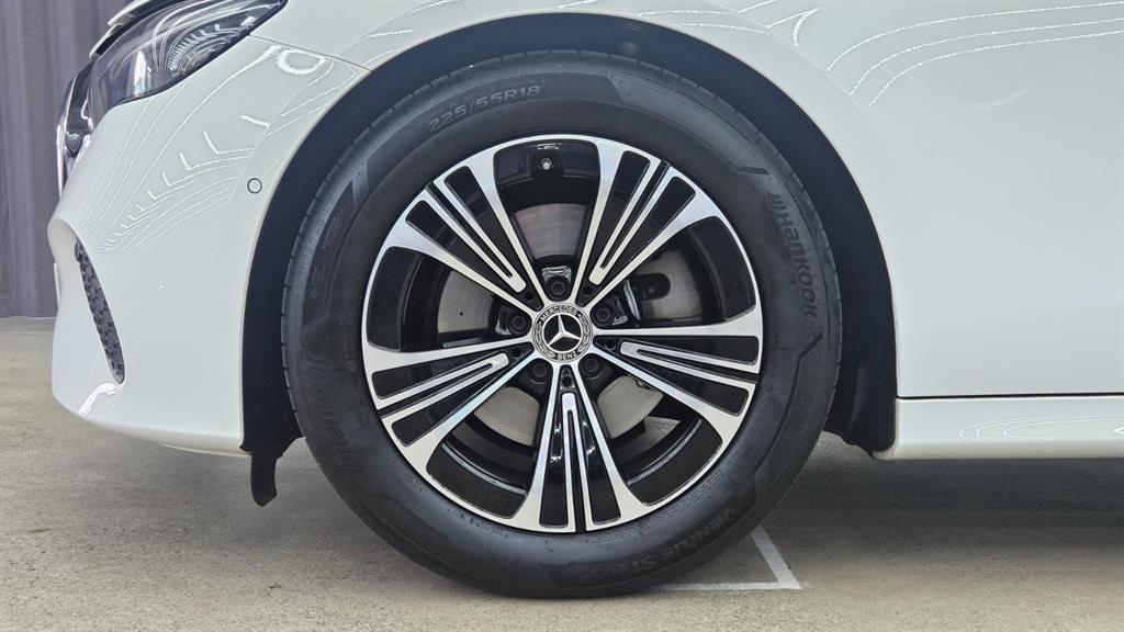 Mercedes Benz E class - Vista 5