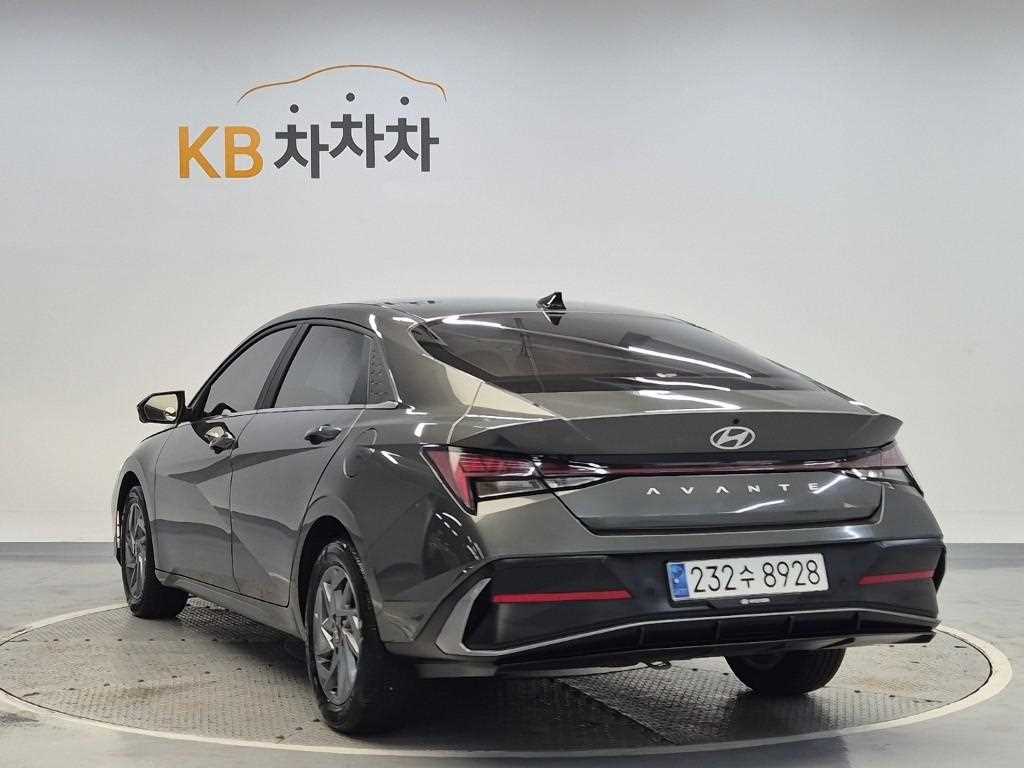 HYUNDAI Avante - Vista 2