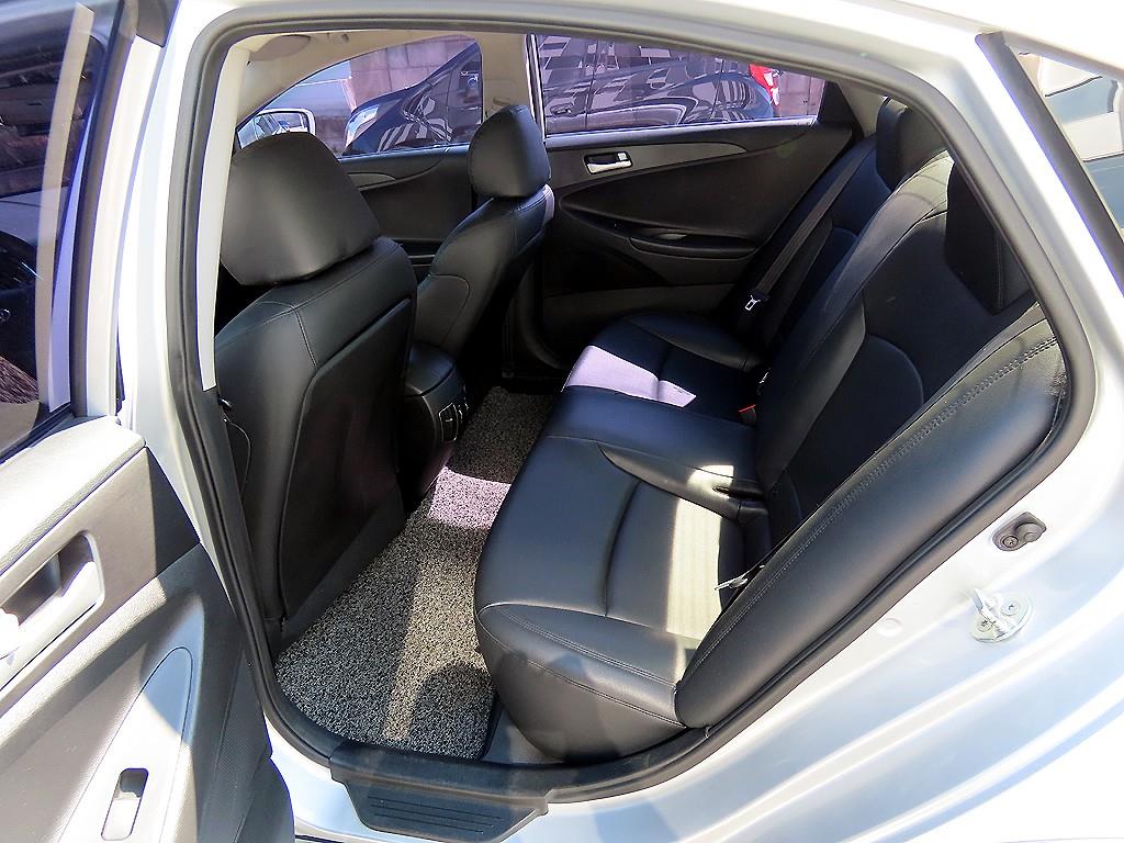 HYUNDAI Sonata - Vista 6