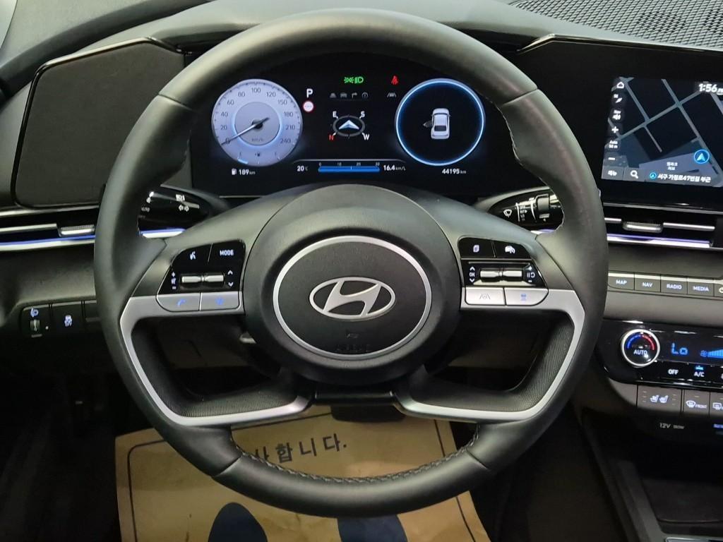 HYUNDAI Avante - Vista 9
