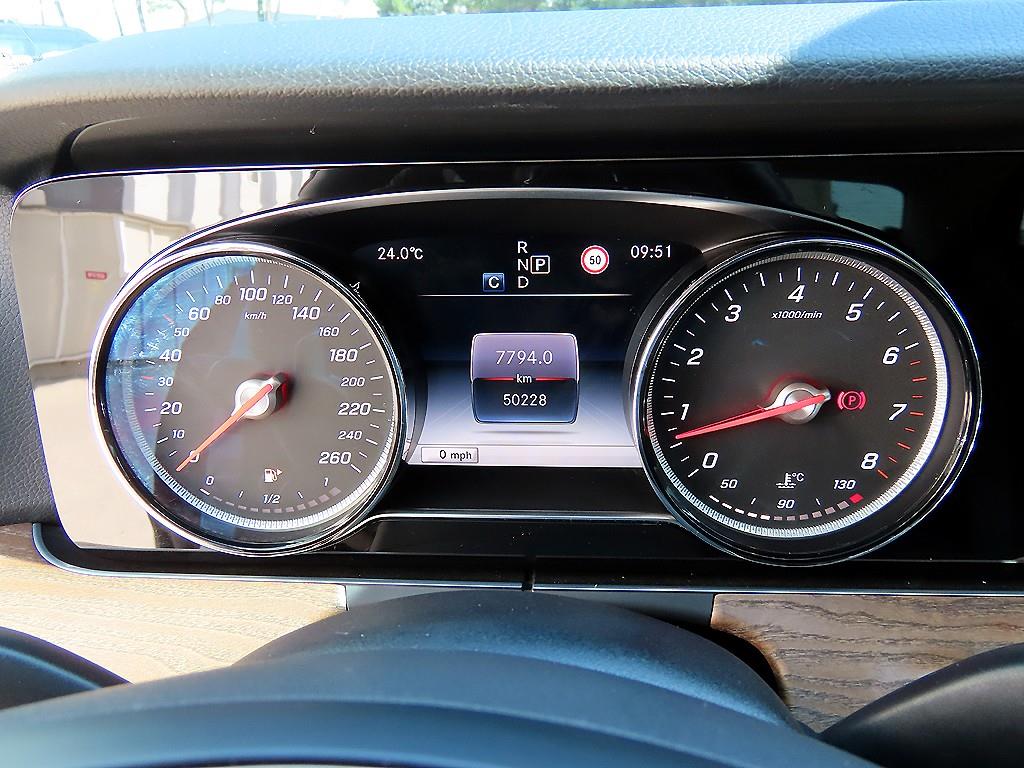 Mercedes Benz E class - Vista 9