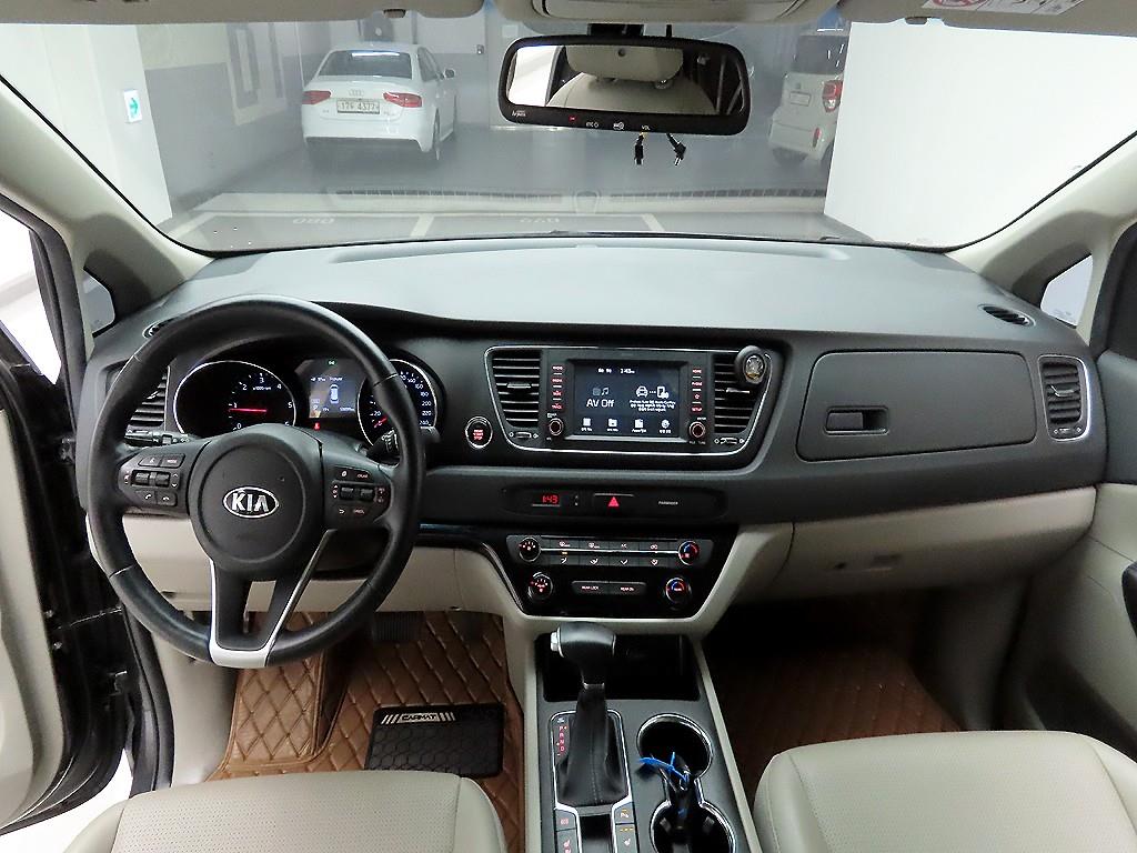 KIA Carnival - Vista 8