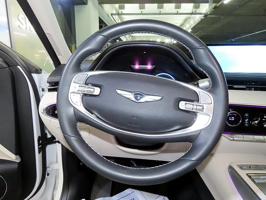 Genesis GV70 - Vista 8