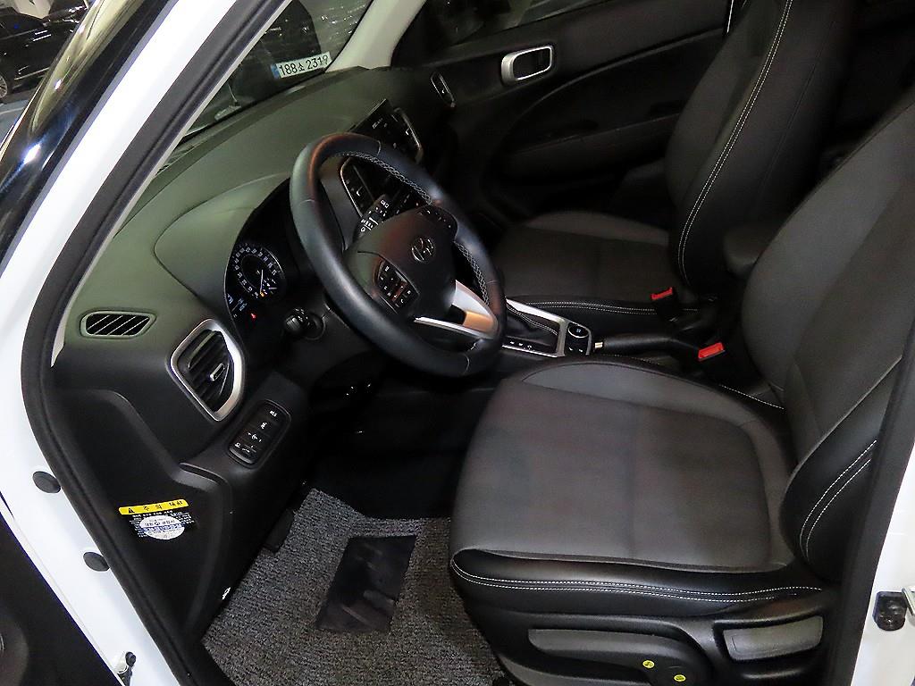 HYUNDAI Venue - Vista 6