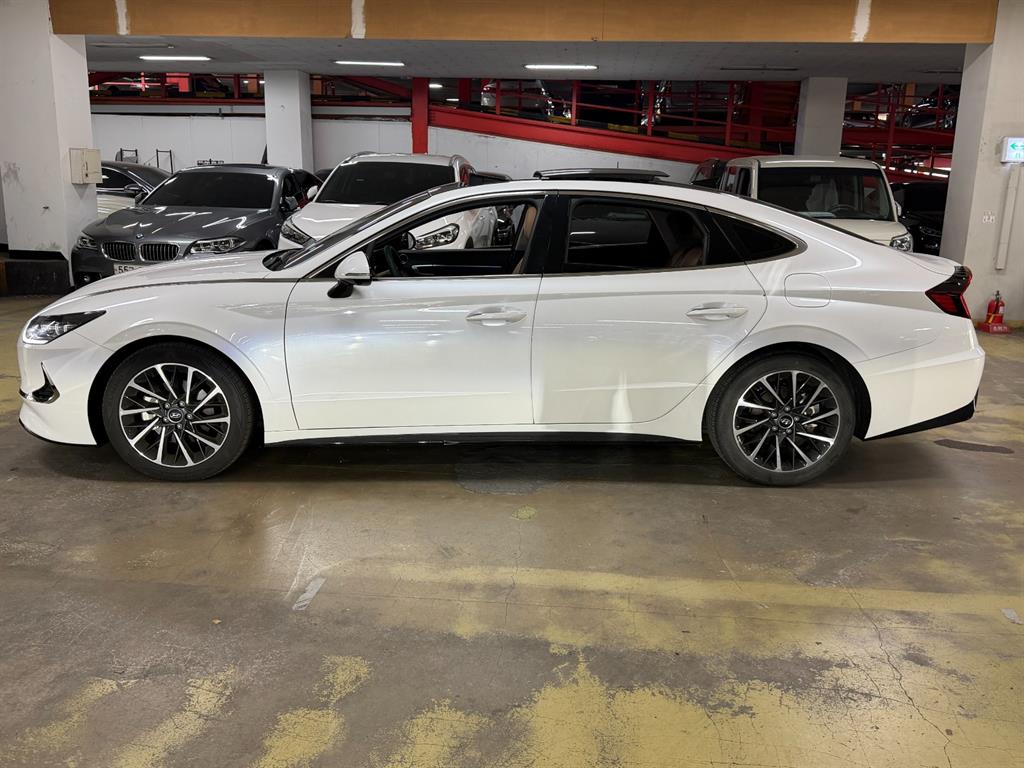 HYUNDAI Sonata - Vista 3